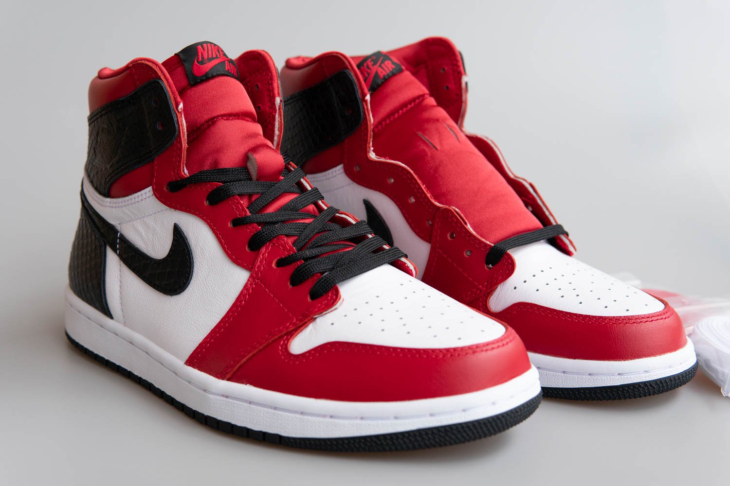 Jordan 1 Retro High Satin Snake Chicago